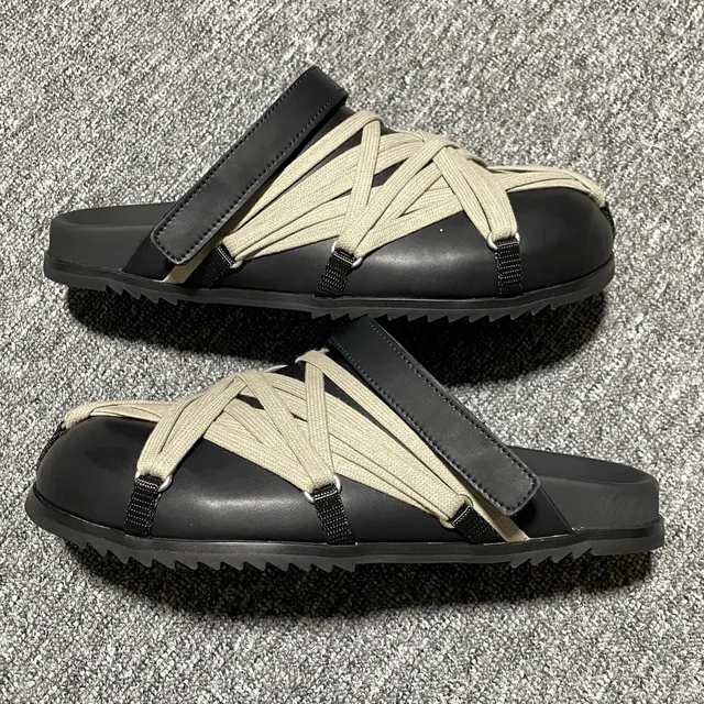 RO疯狂绑带拖鞋