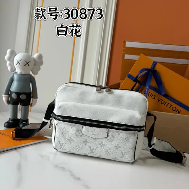 Louis Vuitton × KAWS On The Go Monogram Eclipse