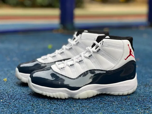 Air Jordan 11 Concord