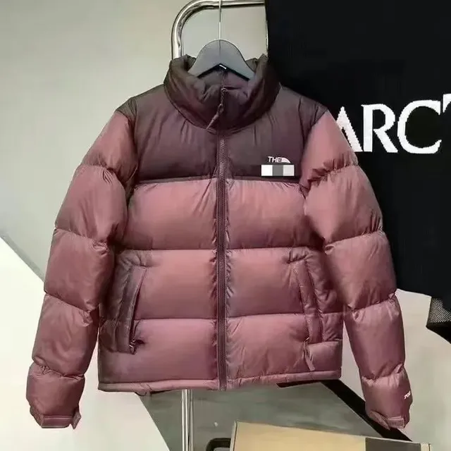 酒红色