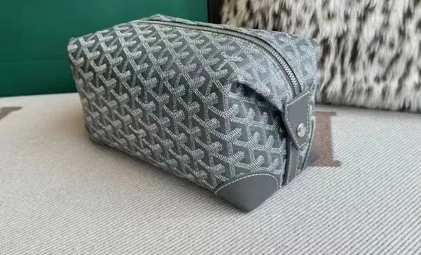 Goyard St. Louis Pouch