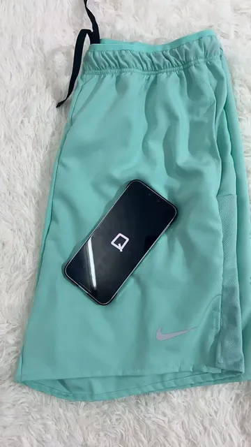 蓝绿色短裤