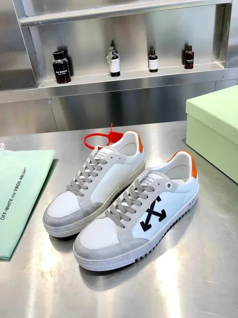 Off-White Low Top Sneaker Arrow Logo