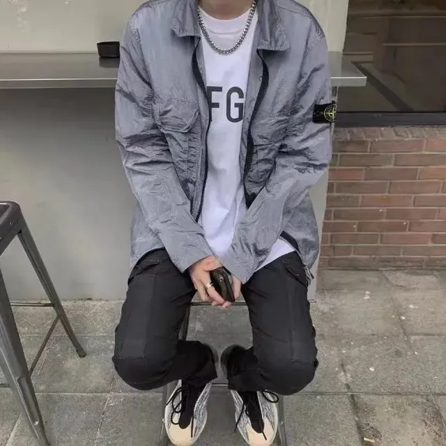 灰色