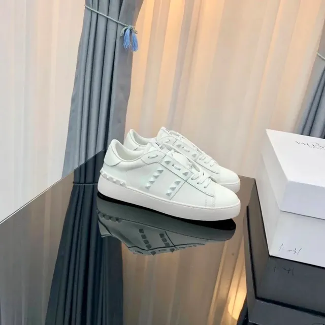 Valentino Rockstud Low Triple White