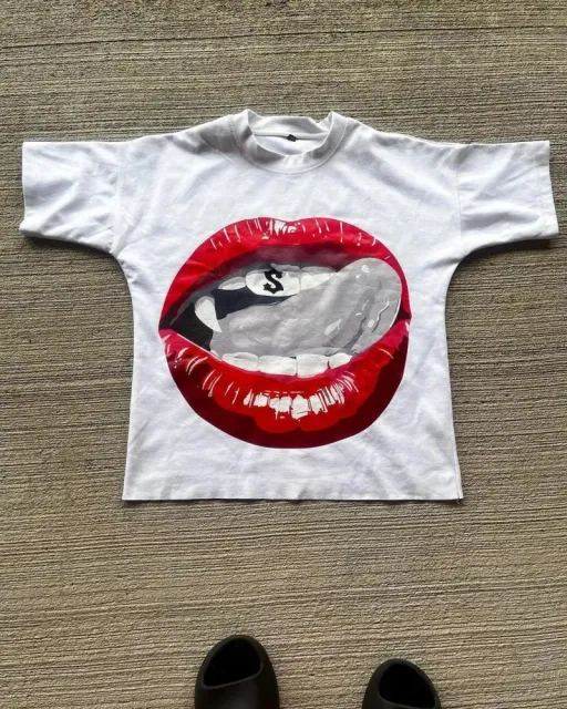 CARNIVL Graphic Tee Lips with Dollar Tooth