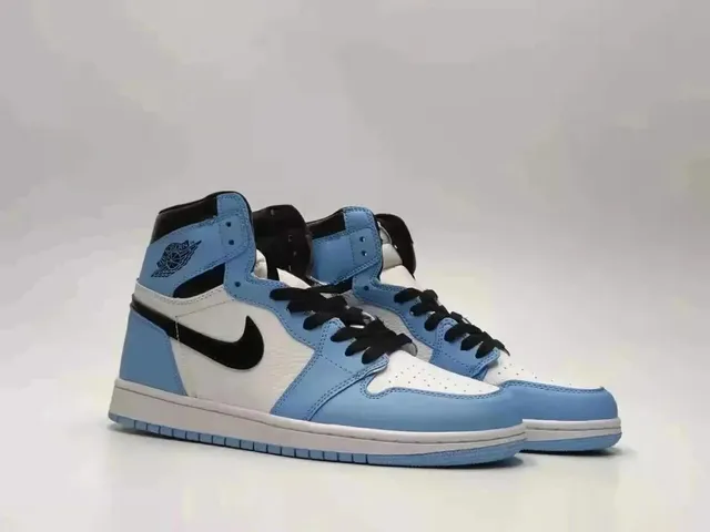 Air Jordan 1 High University Blue