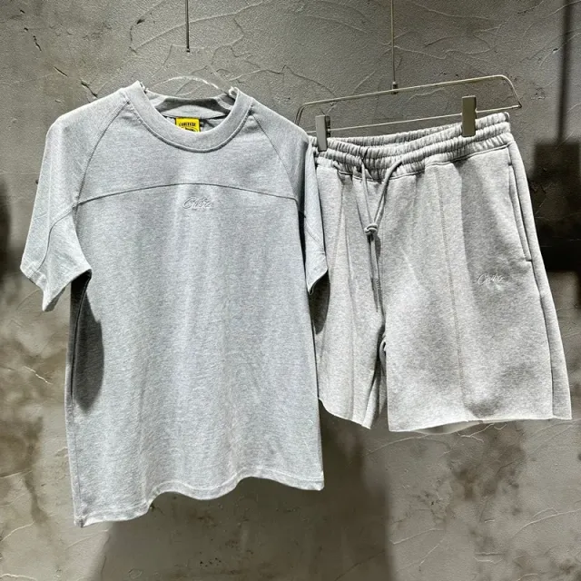 灰色套装
