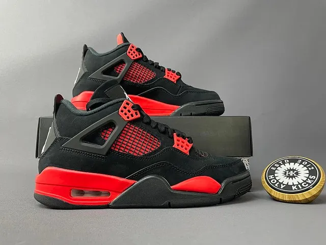 Air Jordan 4 Bred