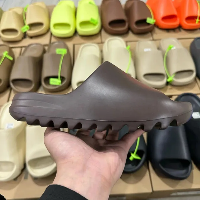 Yeezy Slide Earth