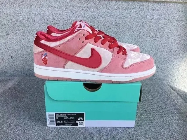 Nike Dunk Low Pro Strawberry