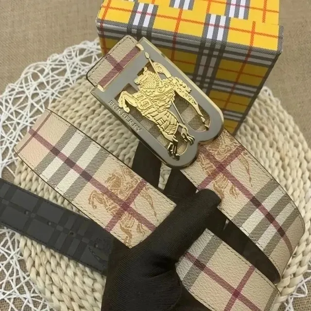 Burberry Equestrian Knight Belt Haymarket Check