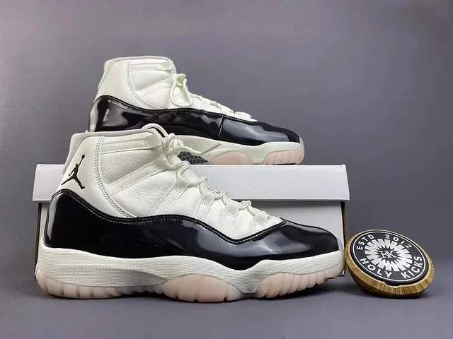 Air Jordan 11 Concord