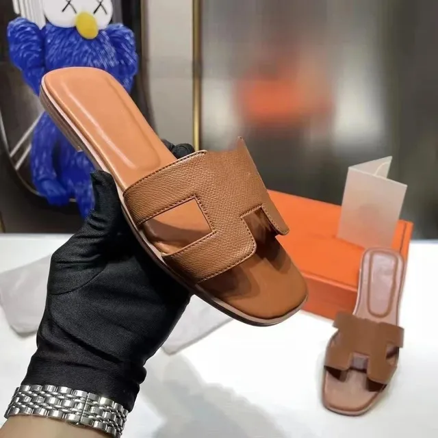 Hermès Oran Sandal Tobacco