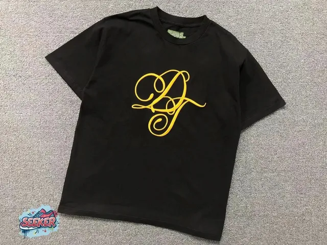 Graphic T-Shirt Script Logo