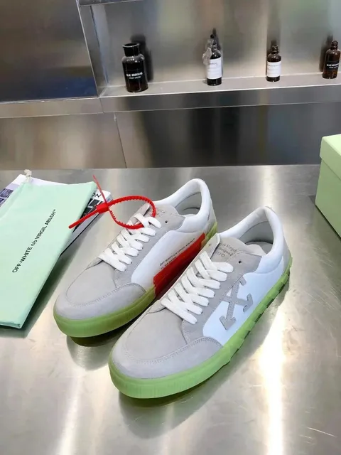 Off-White Low Top Sneaker Arrow Logo