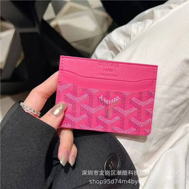 玫红色