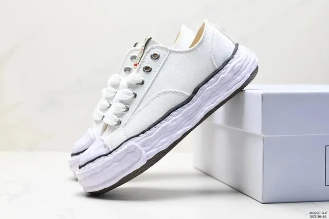Maison Mihara Yasuhiro LD Waffle White