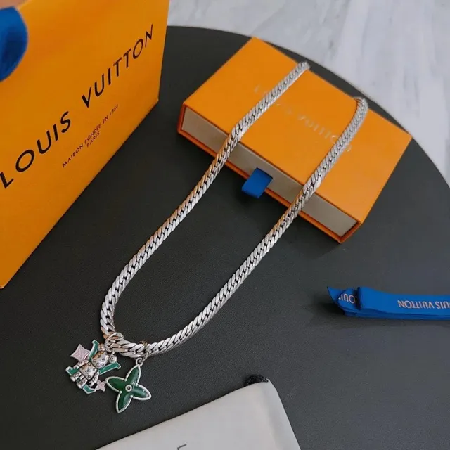 Louis Vuitton Curb Chain Necklace LV Flower Charm