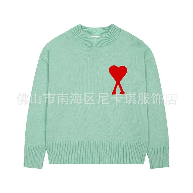 浅绿刺绣心