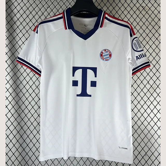 26-27 White Bayern away