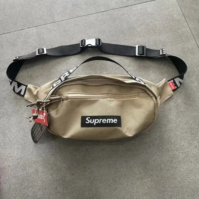 Supreme Waist Bag Box Logo