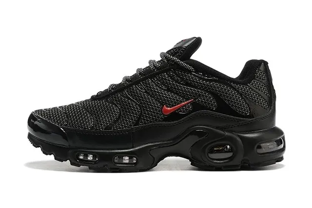 Nike Air Max Plus Triple Black