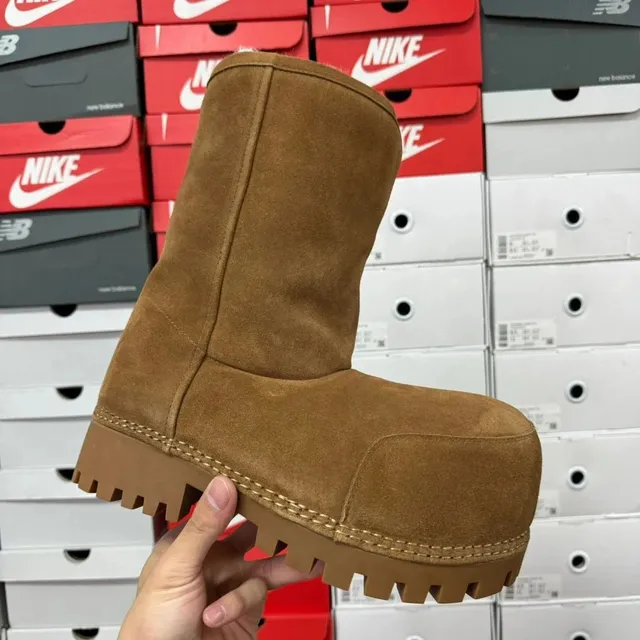 Nike Platform Boot Suede