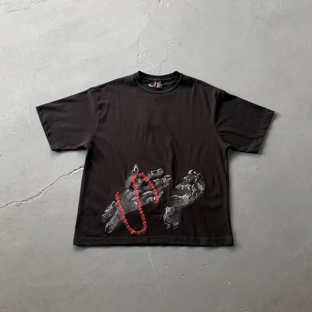 Derschutze Graphic Tee Hands with Rosary