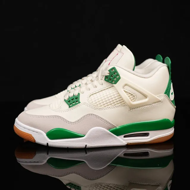 AJ4 Collab White Green DR5415-103