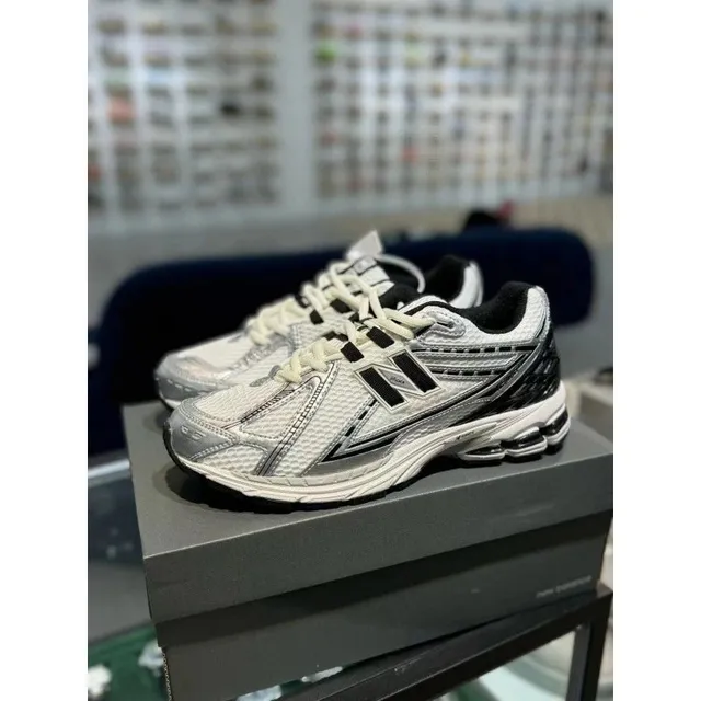 New Balance 1906R