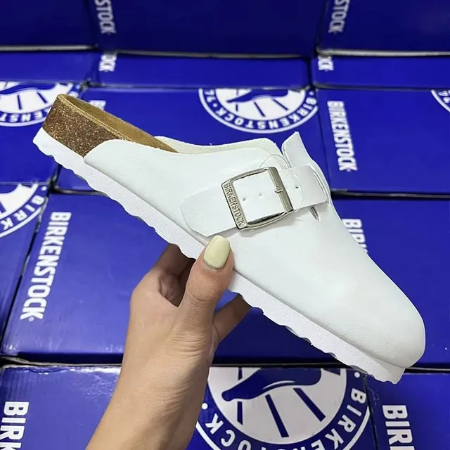 白色单扣皮面