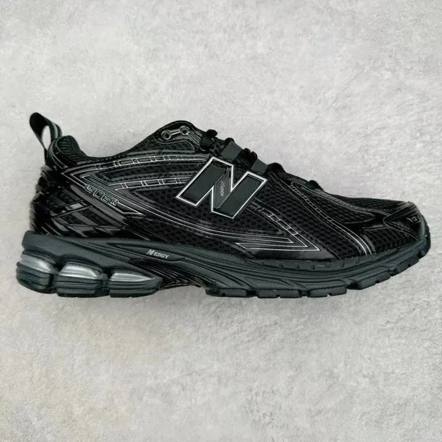 Nike New Balance 2002R