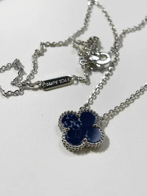 Van Cleef & Arpels Alhambra Pendant Four-Leaf Clover