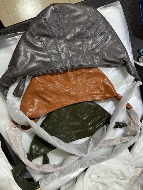 灰色