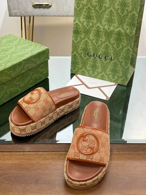 Gucci sandals slippers