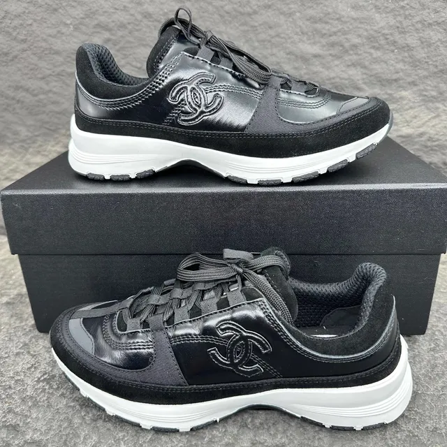 Chanel Sneaker CC Logo