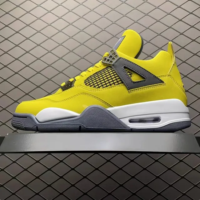 Air Jordan 4 Thunder