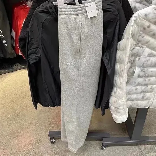 Nike Standard Fit Fleece Pants