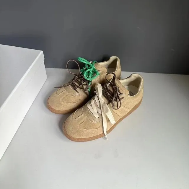 Maison Margiela Tabi Sneaker Beige Suede with Contrasting Laces