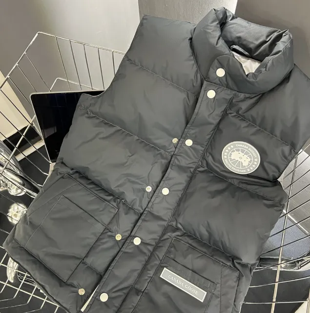 Canada Goose Puffer Vest Classic Logo Patch