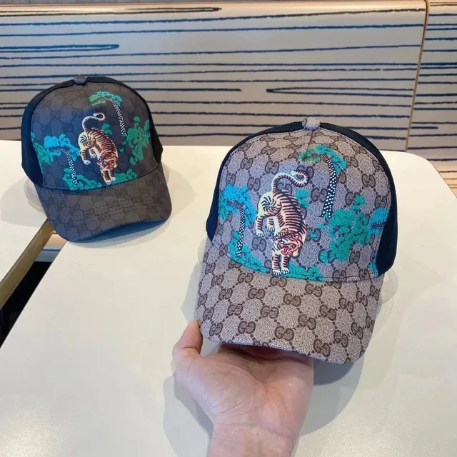 Gucci Tiger Print Cap GG Supreme Tiger