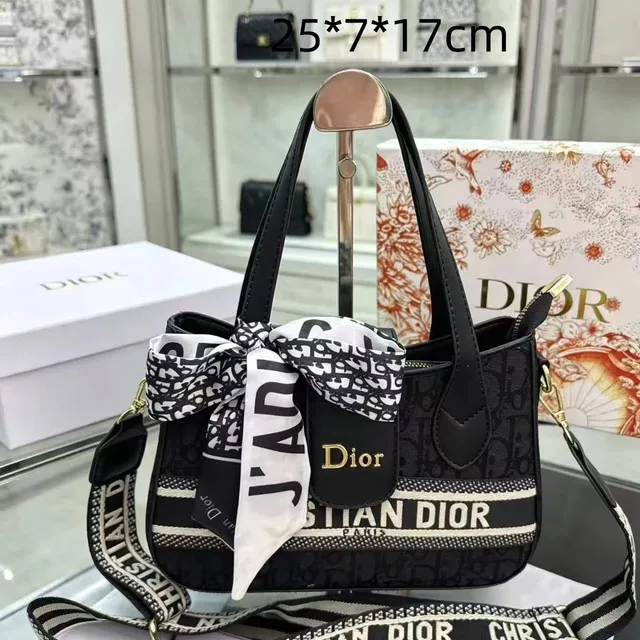 Dior B22