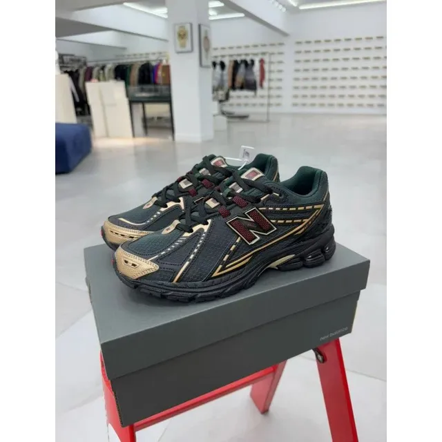 New Balance 2002R