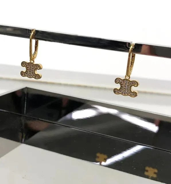 金色耳环