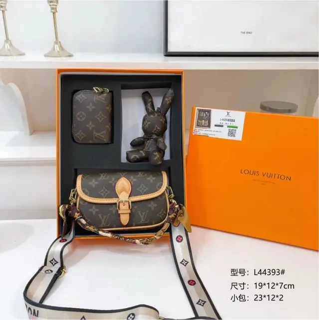 Louis Vuitton Pochette Metis Monogram Canvas