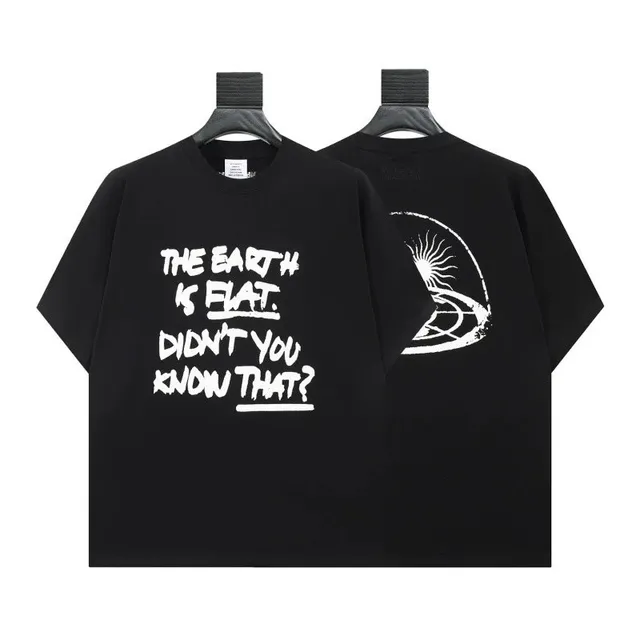 Graphic T-Shirt Earth Is Flat Print