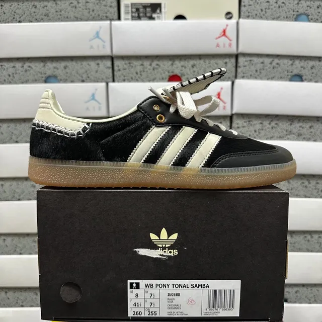 IE0580 黑白