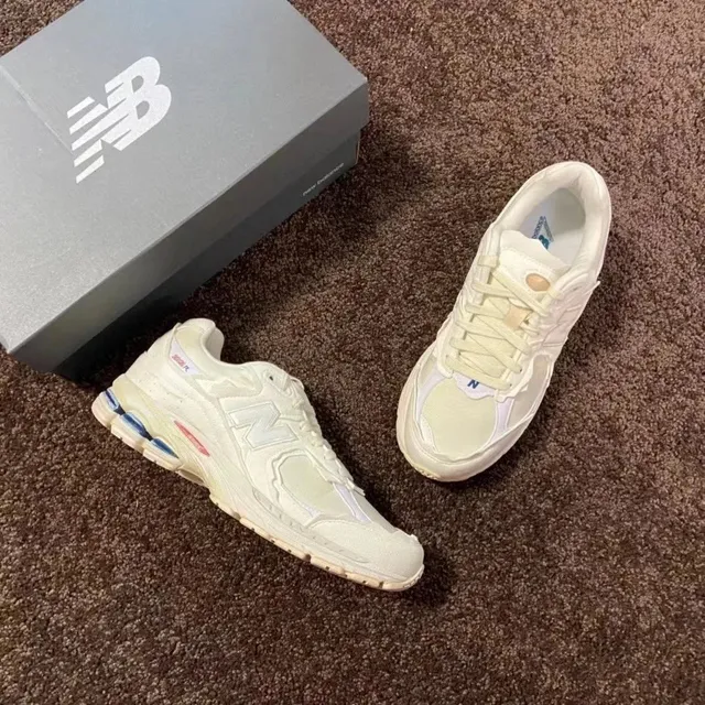 New Balance 2002R Cream