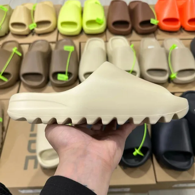Yeezy Slide Bone